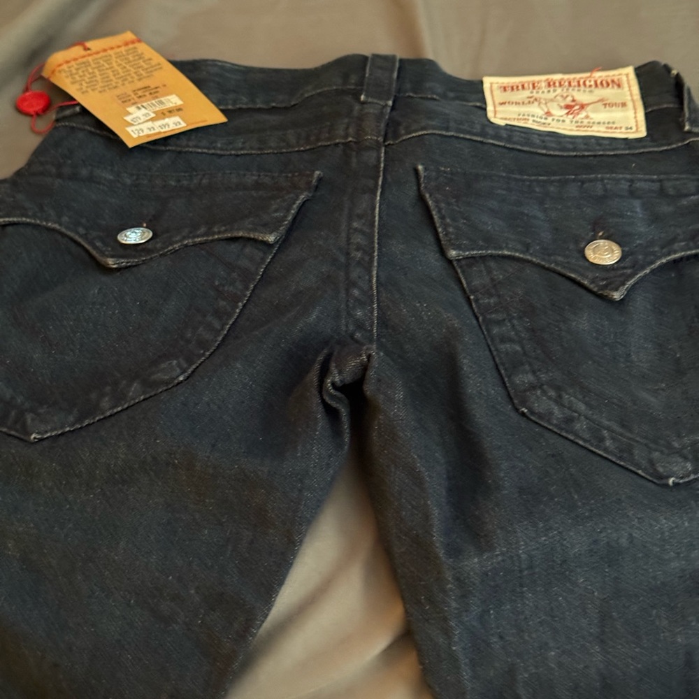 True Religion Women’s Dark rinse straight leg JeansNWT